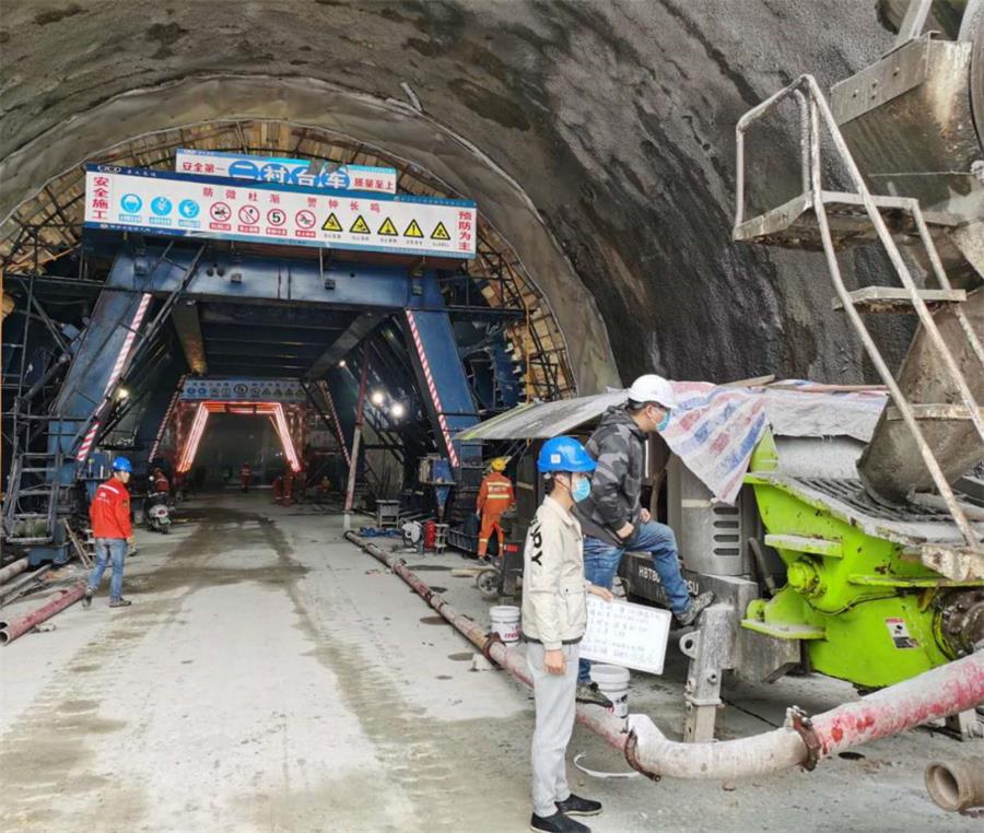 中國(guó)“基建狂魔”即將打通天山