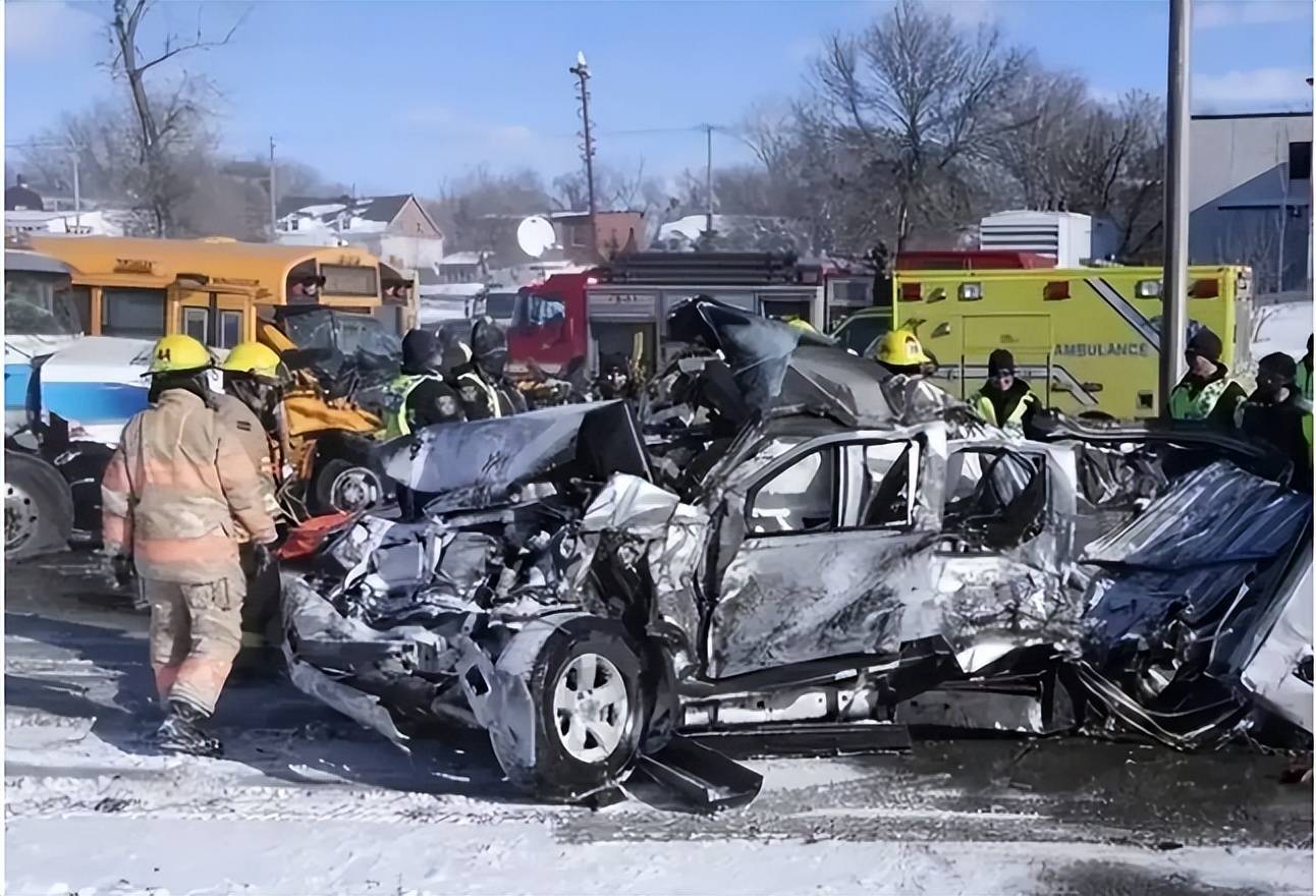 4名中國留學(xué)生在加拿大遇車禍身亡