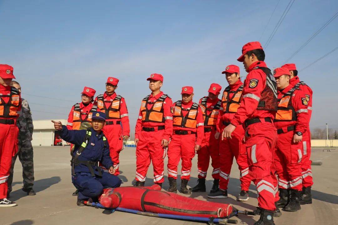 山東一油罐車爆炸 火光照亮半邊天